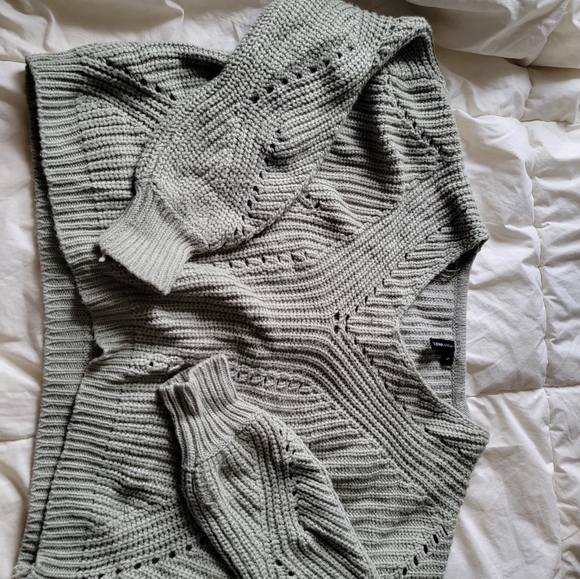Moon&Madison cropped sweater. - Picture 2 of 2